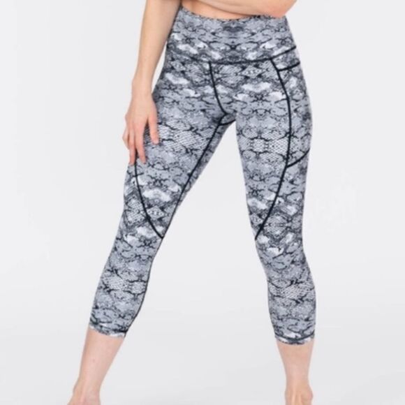 ZYIA Pocket Light N Tight Hi-Rise Capri Cobra Metallic Legging 16-18 - Picture 1 of 7